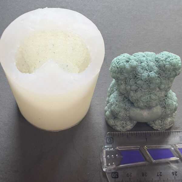 Dreamy teddy bear candle mold